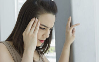 Болит голова над бровью: сильные головные боли