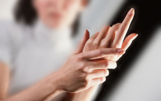 Немеет левая рука от локтя до пальцев: причины, лечение
