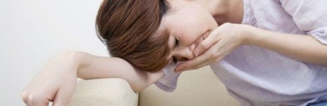 Болит голова и тошнит: причины у женщин, головная боль