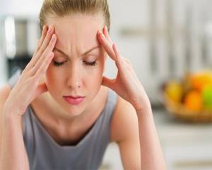 Почему болит голова в лобной части и давит на глаза: головная боль