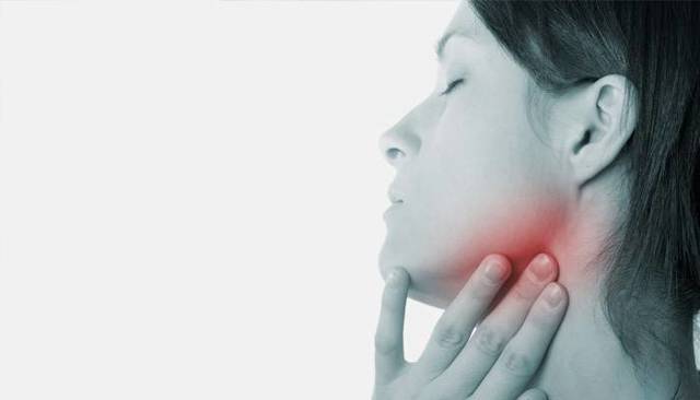Болит шея с левой стороны: причины, воспален лимфоузел