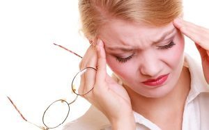 Головная боль в области лба и глаз: сильная, болит голова, причины