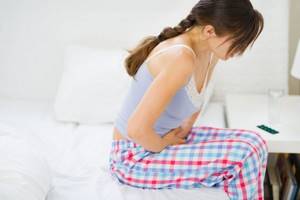 Болит правый яичник: причины, перед месячными, при беременности