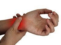 Болят кисти рук: причины, ноющая боль, лечение, что делать