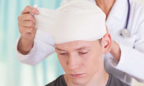 Ушиб головы: лечение в домашних условиях, первая помощь, что делать