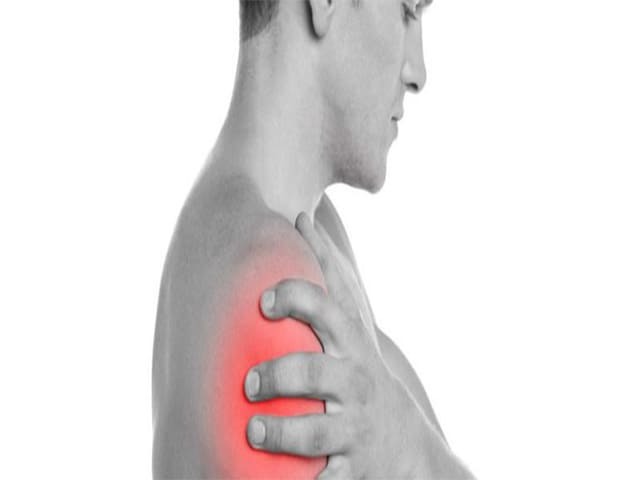 Боль в плечевом суставе правой руки: причины, сильная, ноющая