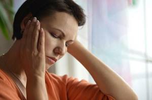 Головная боль при отравлении: болит голова, чем лечить, что делать