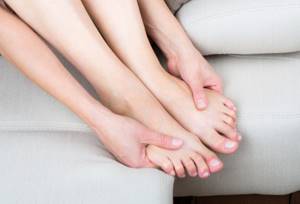 Немеют пальцы на ногах: причина, почему, с каким заболеванием связано