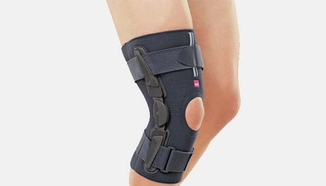 Фиксатор для колена после травмы: наколенники, накладка