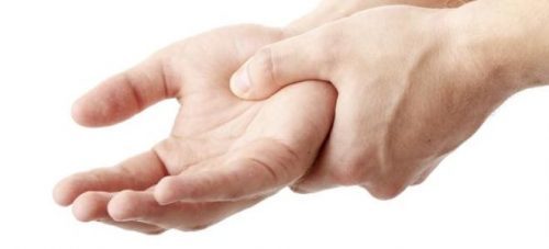 Немеет левая рука кисть: причины и лечение, что делать в домашних условиях
