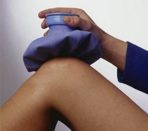 Ушиб колена при падении: лечение, в домашних условиях, что делать