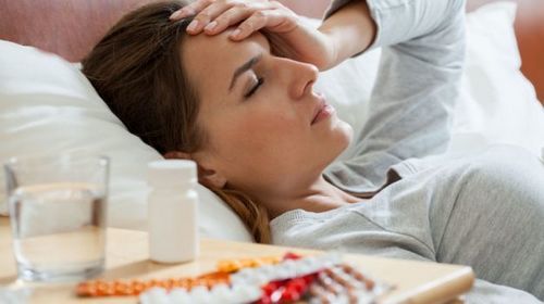 Головная боль при гриппе: чем снять, что делать, почему болит