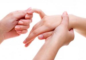 Немеет правая рука кисть и пальцы: причины, что делать в домашних условиях