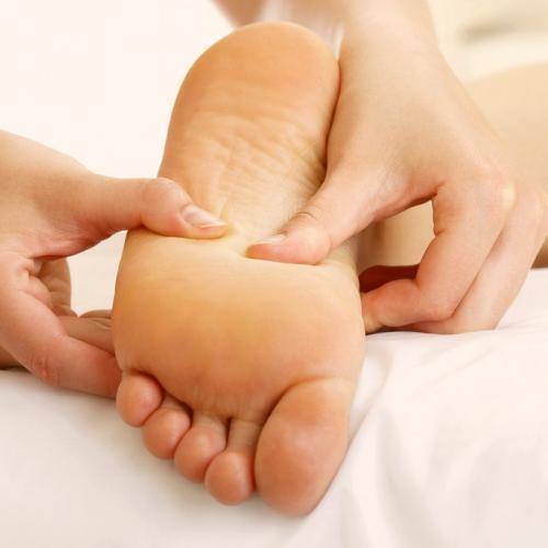 Ушиб ноги: лечение в домашних условиях, симптомы, помощь