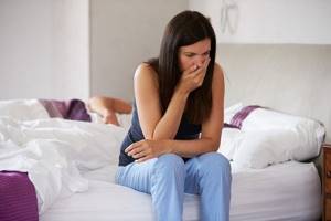 Болит голова и тошнит: причины у женщин, головная боль