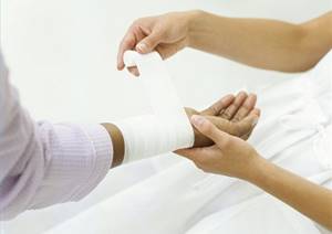 Фиксирующая повязка на руку: при переломе, как сделать, наложение