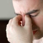 Болит глаз при движении: почему боль внутри глазного яблока